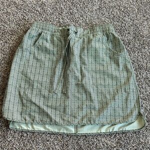 Duluth Trading Co Green and Gray Leaf Pattern Skirt